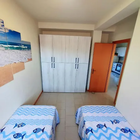 Ferienwohnung La Riva Del Mare Santa Teresa Di Riva Exterior foto