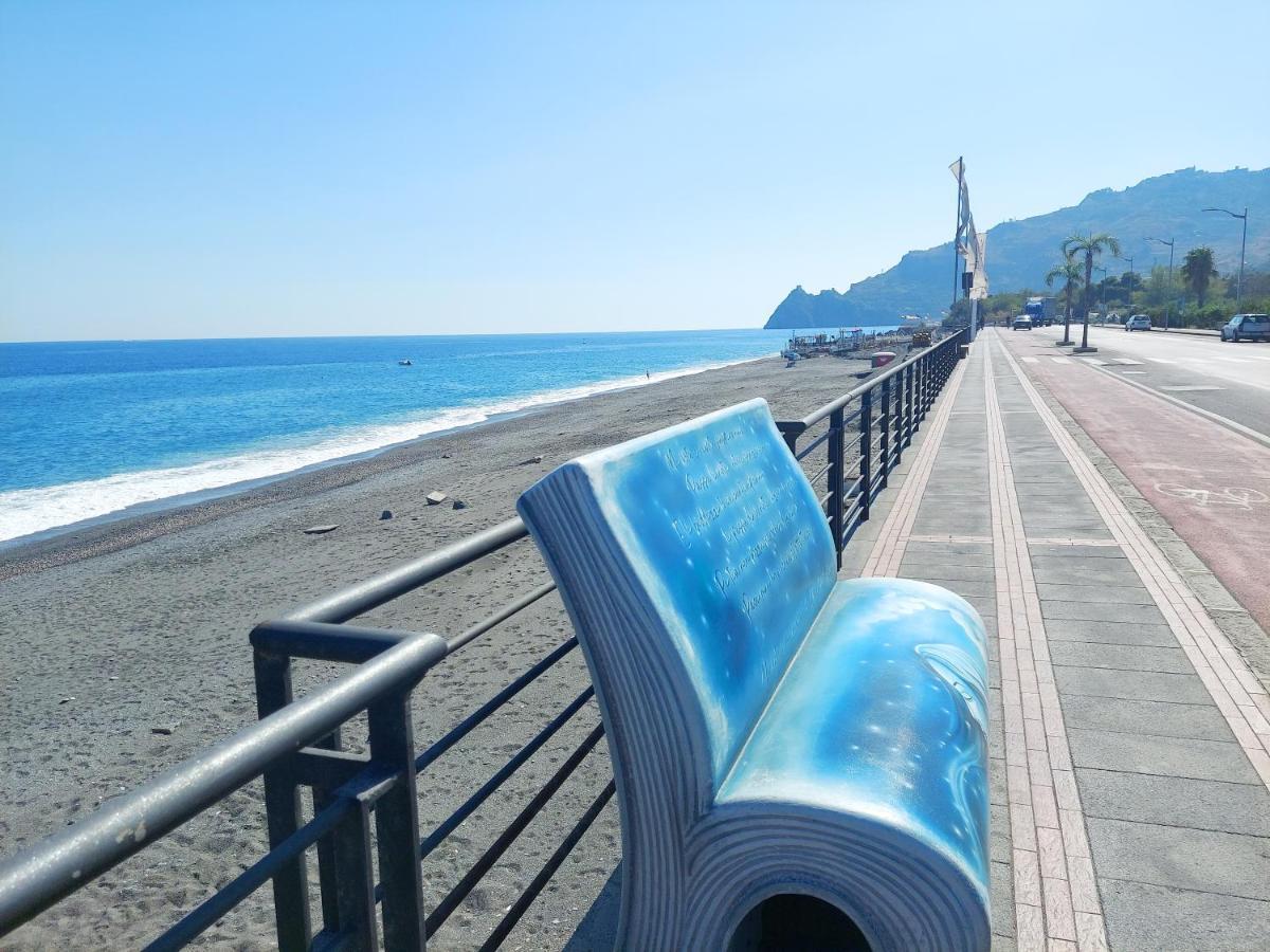 La Riva Del Mare Apartment *